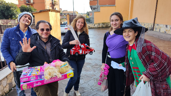 Aiutaci a consegnare i libri ai bambini con la Befana della Gioia 2025